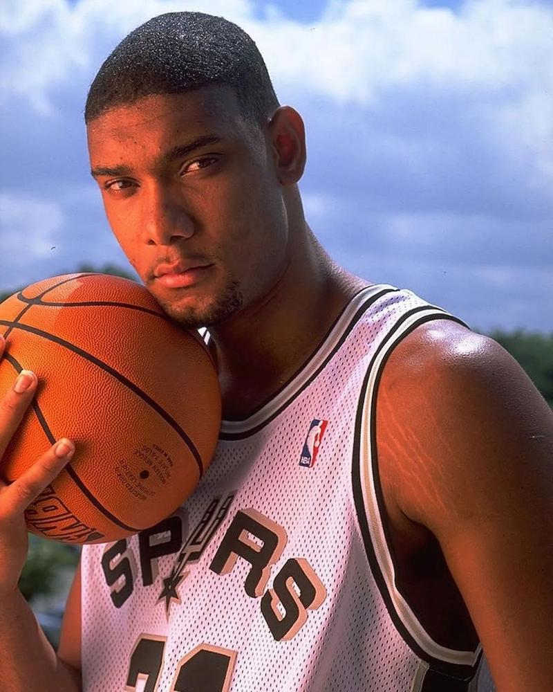 罗马诺：我可以保证，曼联将在明年签下一到两名重量级中场（罗马诺：确定无疑，曼联明年将引进一至两名顶级中场）