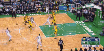 约老师杀手！爱德华兹首节14分全过程：骗三分犯规+底线拉杆美如画（约老师克星！爱德华兹首节斩获14分全记录：造三分犯规+底线拉杆惊艳如画）