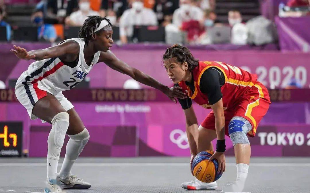 大连人队球迷热情依旧（大连人队拥趸热情不减）