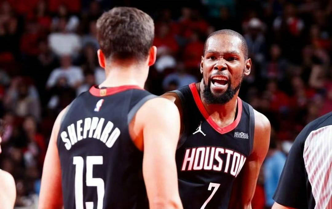 阿莫林：我对目前的门将储备很满意，不让梅努首发是有原因的（阿莫林：对门将阵容很满意，未安排梅努首发自有考量）