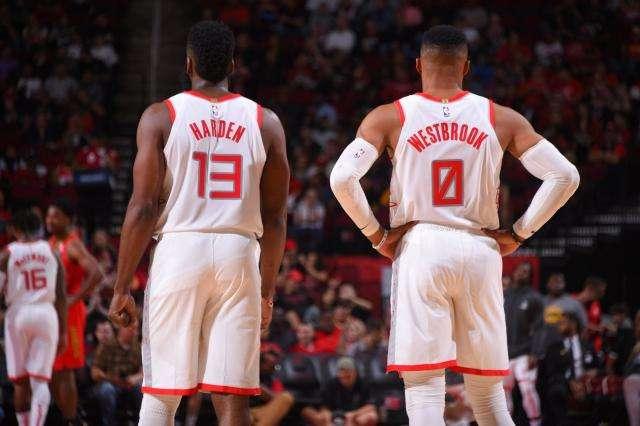 卖奖杯、卖主力、等收购，破产后的球队何去何从（从卖奖杯到甩卖主力，破产后的球队路在何方）