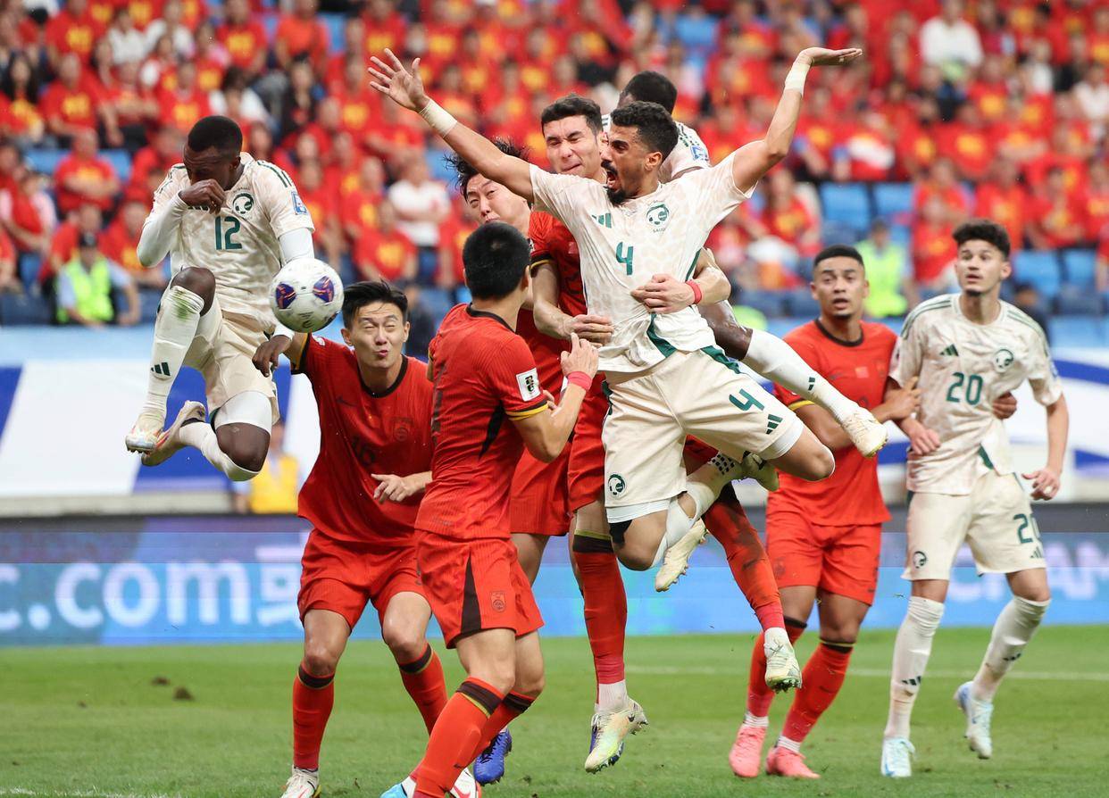 梅西印度行首站结束：凌晨抵达，下午场内亮相因骚乱提前结束（梅西印度行第一站落幕：凌晨入境，下午球场亮相因骚乱被提前叫停）