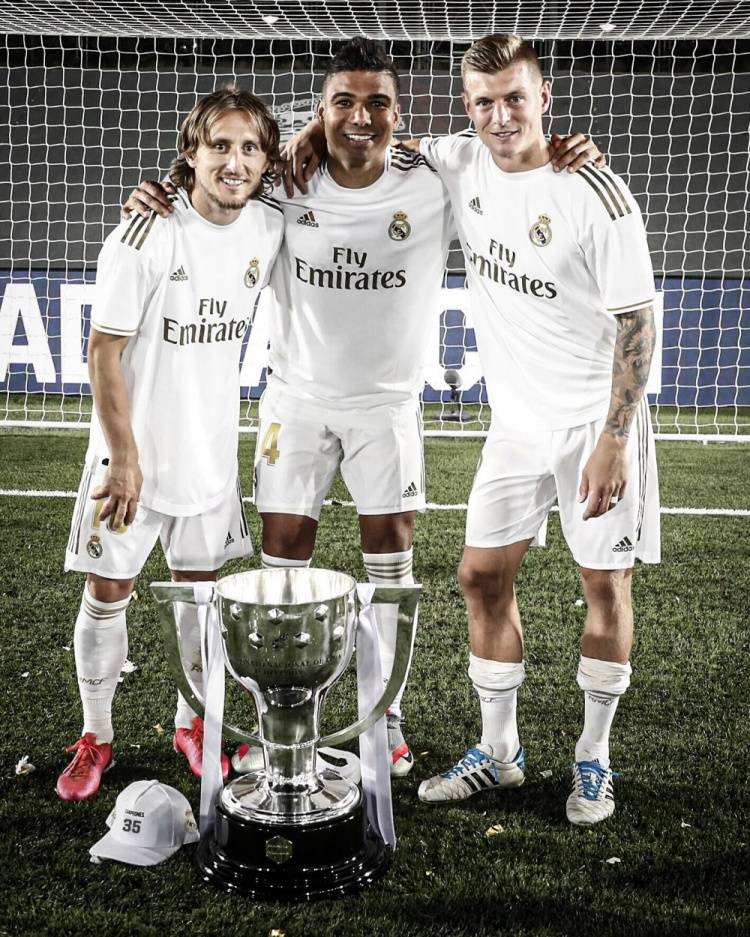 这脚爆射有火箭推进器吧？（这一脚劲射是装了喷气引擎吗？）