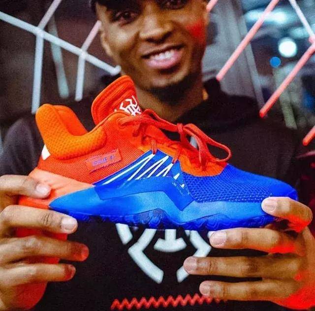 都体：弗拉霍维奇将伤停至26年3月，已回到塞尔维亚休养（都灵体育报：弗拉霍维奇预计伤缺至2026年3月，已返回塞尔维亚休养）