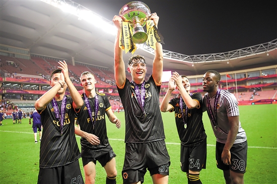 凯肖恩·乔治展现惊人实力（凯肖恩·乔治大放异彩，尽显强劲实力）