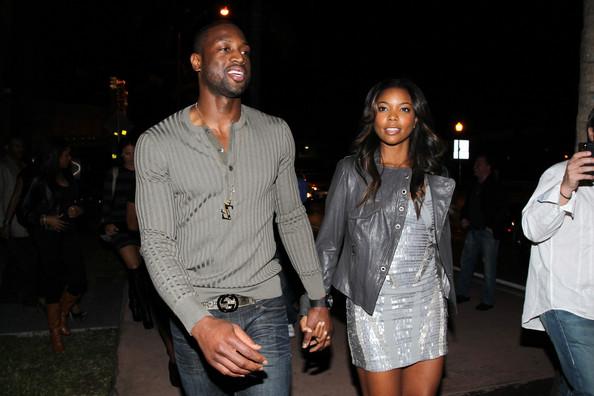 劳塔罗飞铲罗伯逊染黄，国米战利物浦上半场13分钟现争议（国米vs利物浦上半场第13分钟爆争议：劳塔罗飞铲罗伯逊被黄牌警告）