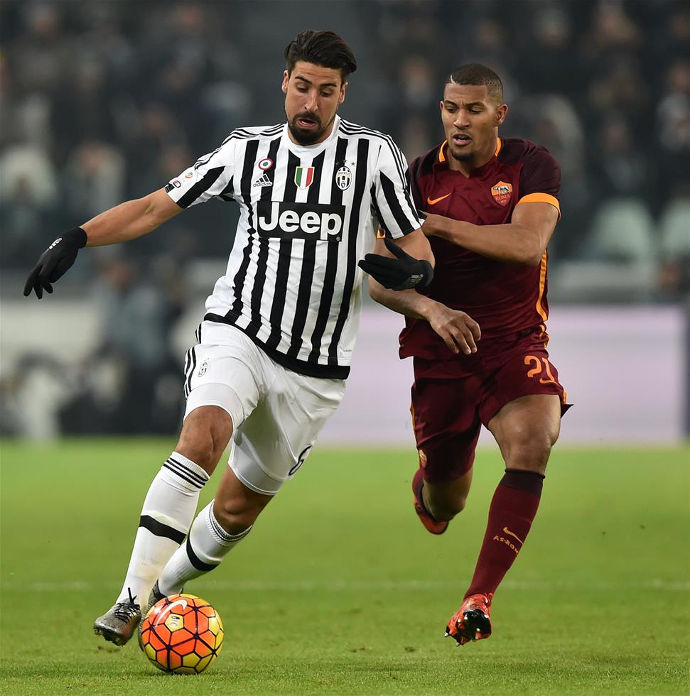 马绩效：年轻球员应以C罗为榜样，梅西是天才不需要过多训练（马绩效：年轻球员该以C罗为范，梅西天赋超群无需过度训练）