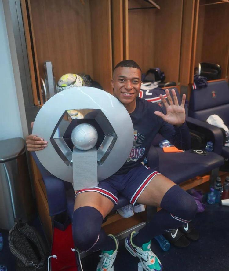 文班亚马：若继续打替补，是否有机会拿MVP和最佳第六人？（文班亚马：继续替补出场还能冲击MVP与最佳第六人吗？）