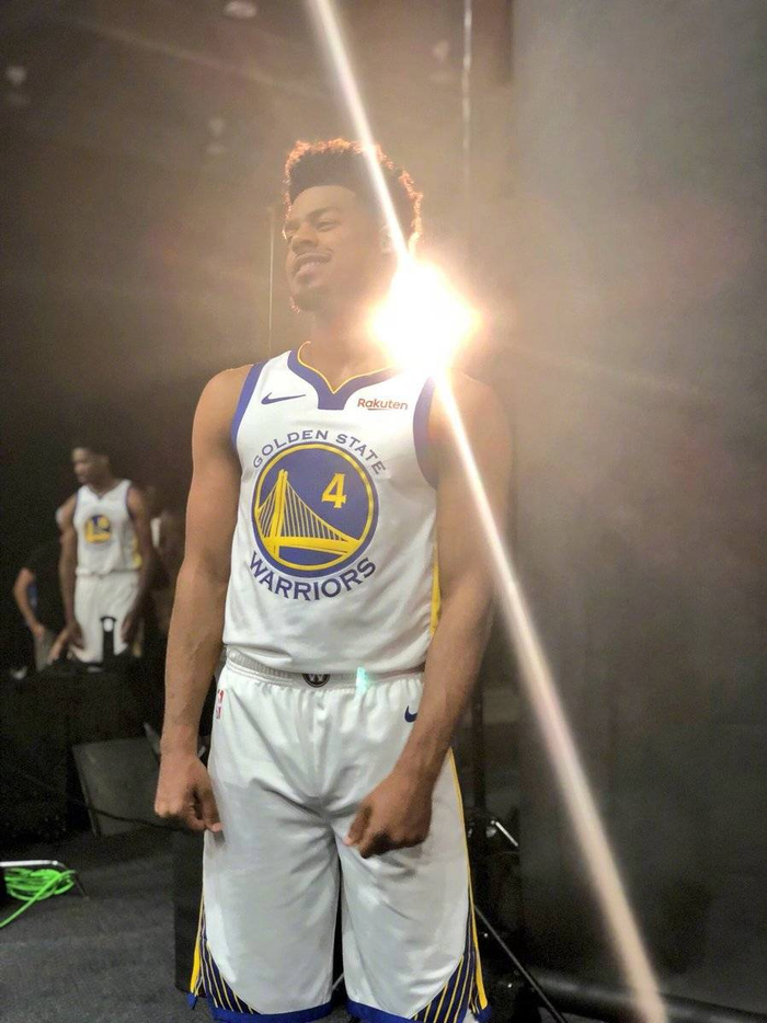 荣获马德里足协颁发的体育传奇奖，托雷斯晒图感谢马德里足协（托雷斯获颁马德里足协体育传奇奖，晒图致谢）