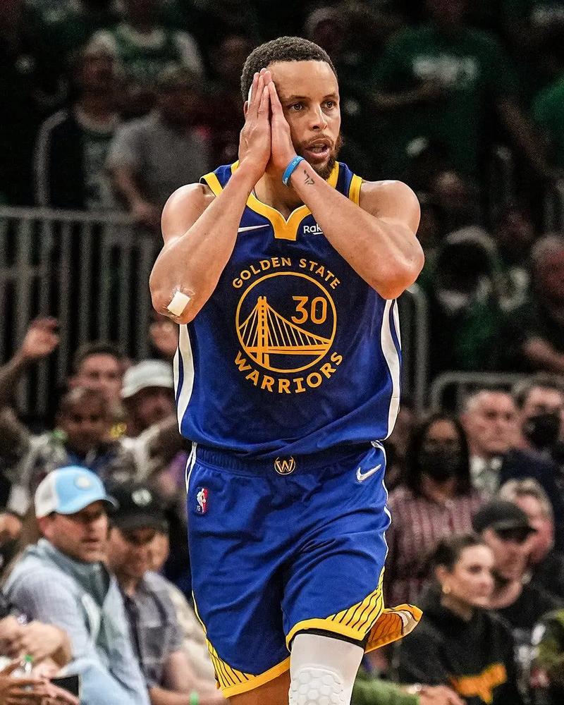 埃弗顿遭遇三连败，莫耶斯：对阵曼联我希望球员们做出回应（埃弗顿三连败，莫耶斯：战曼联必须给出回应）