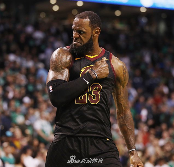 杜兰特篮下强打稳定胜局（杜兰特内线强攻锁定胜利）