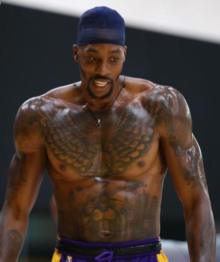 西主帅：亚马尔和卡瓦哈尔迫不及待想拥抱，放弃球员让我痛苦（西班牙主帅：亚马尔与卡瓦哈尔恨不得马上相拥，淘汰球员令我煎熬）